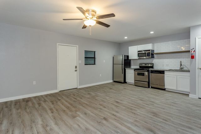 2810 Beauchamp Street 16, Houston, TX 77009