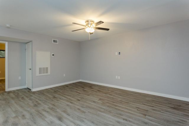 2810 Beauchamp Street 16, Houston, TX 77009