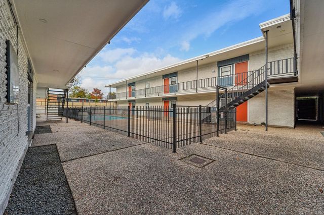 2810 Beauchamp Street 16, Houston, TX 77009