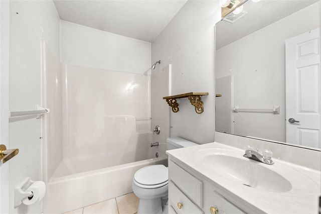 2408 Briarhill Court, White Oak, PA 15131