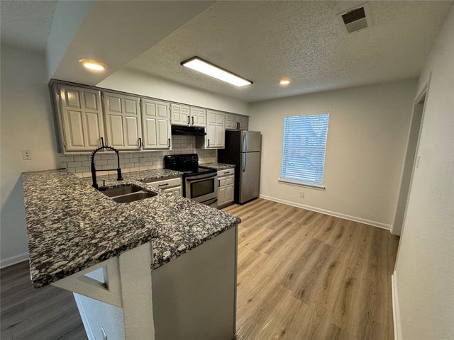 762 E Warrior Trail D, Grand Prairie, TX 75052