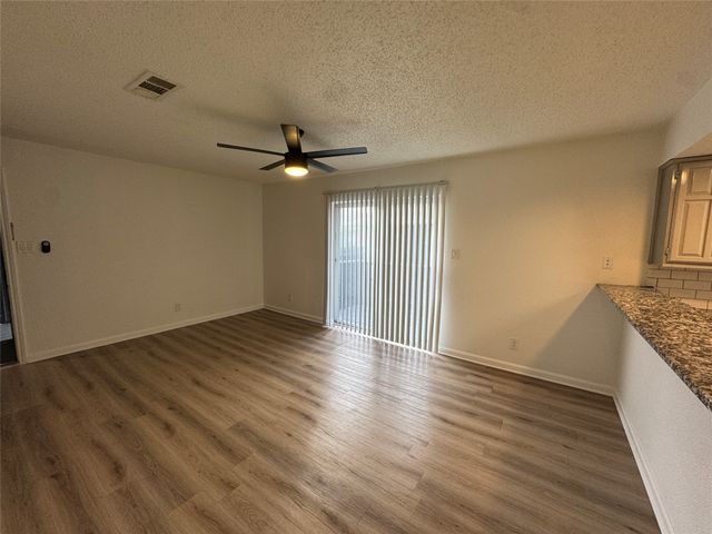 762 E Warrior Trail D, Grand Prairie, TX 75052