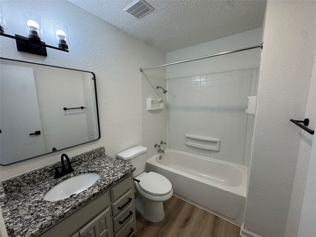 762 E Warrior Trail D, Grand Prairie, TX 75052