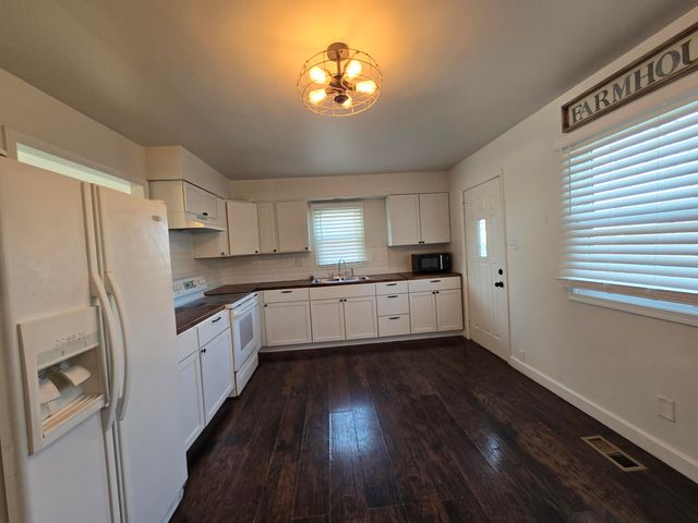 3608 W 73rd Court, Merrillville, IN 46410