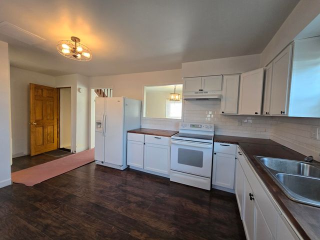 3608 W 73rd Court, Merrillville, IN 46410