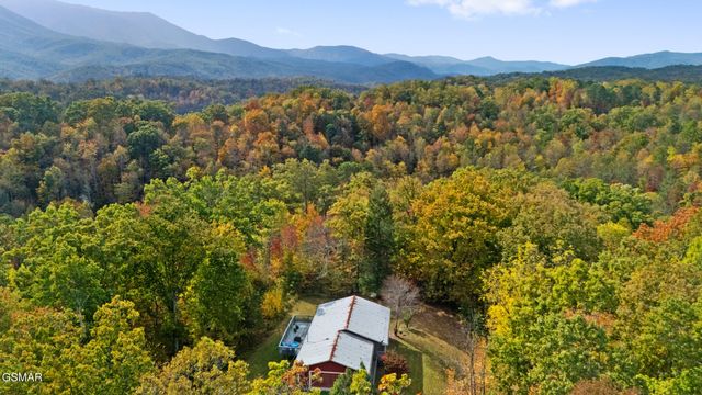 1178 Ogle Hills Road, Gatlinburg, TN 37738