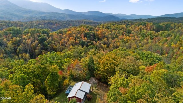 1178 Ogle Hills Road, Gatlinburg, TN 37738