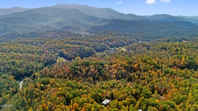 1178 Ogle Hills Road, Gatlinburg, TN 37738