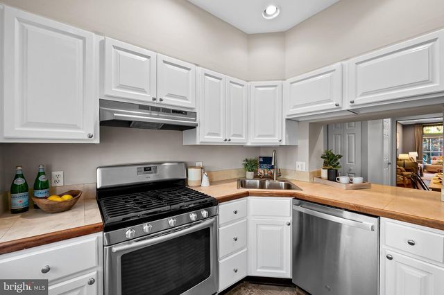 1247 HULL ST, Baltimore, MD 21230