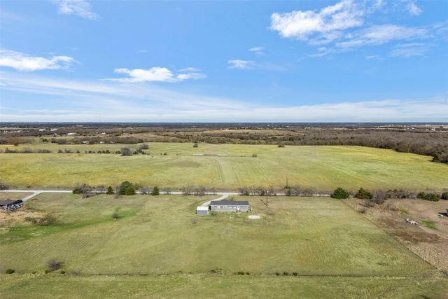5542 County Road 1043, Celeste, TX 75423