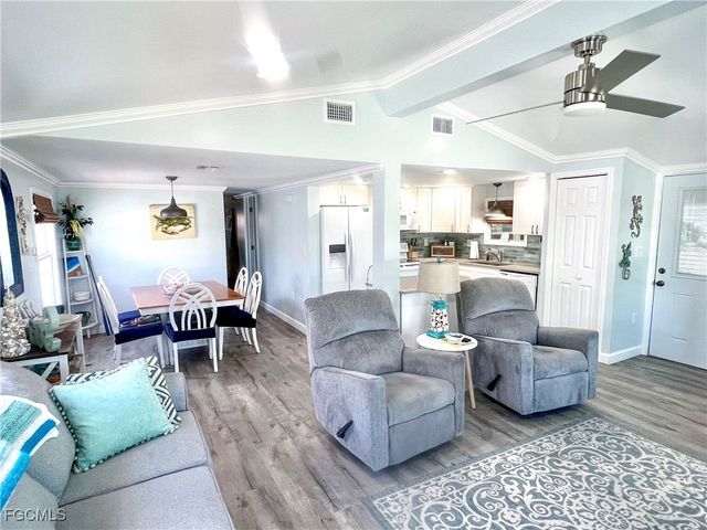 11331 Azalea LN, Fort Myers Beach, FL 33931