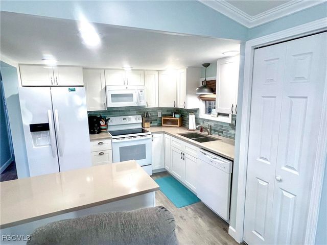 11331 Azalea LN, Fort Myers Beach, FL 33931