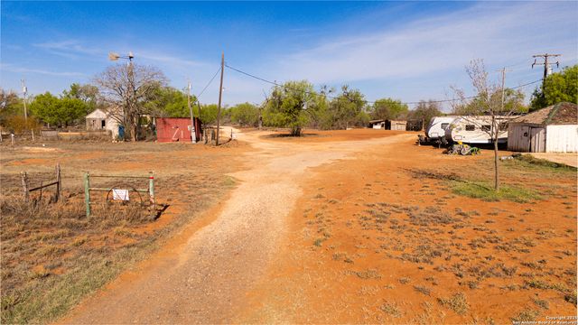 1160 HWY 85 W, Dilley, TX 78017