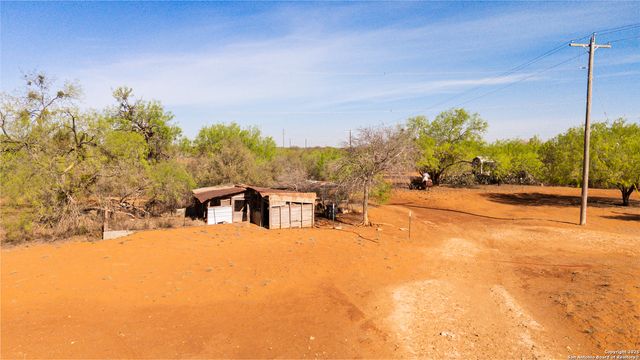 1160 HWY 85 W, Dilley, TX 78017