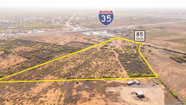 1160 HWY 85 W, Dilley, TX 78017