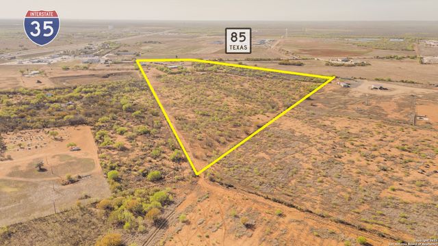 1160 HWY 85 W, Dilley, TX 78017