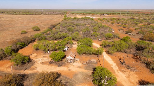 1160 HWY 85 W, Dilley, TX 78017