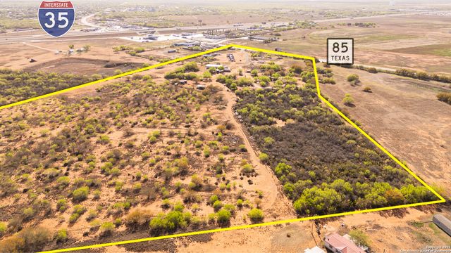 1160 HWY 85 W, Dilley, TX 78017