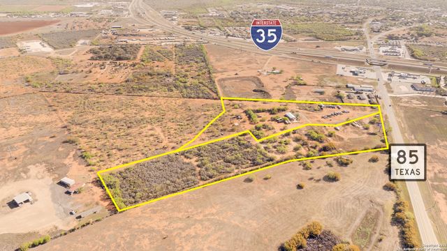 1160 HWY 85 W, Dilley, TX 78017