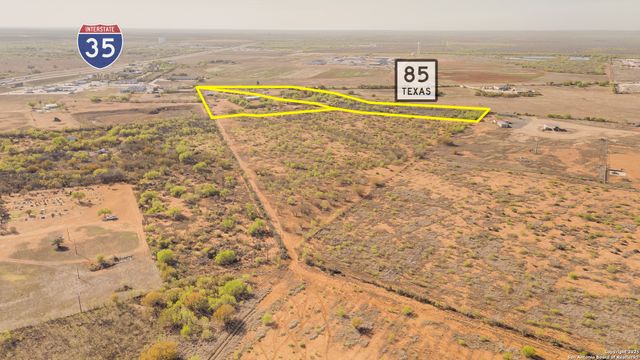 1160 HWY 85 W, Dilley, TX 78017