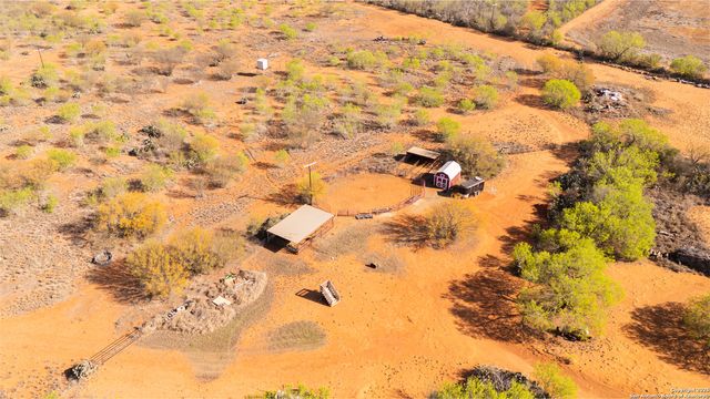 1160 HWY 85 W, Dilley, TX 78017