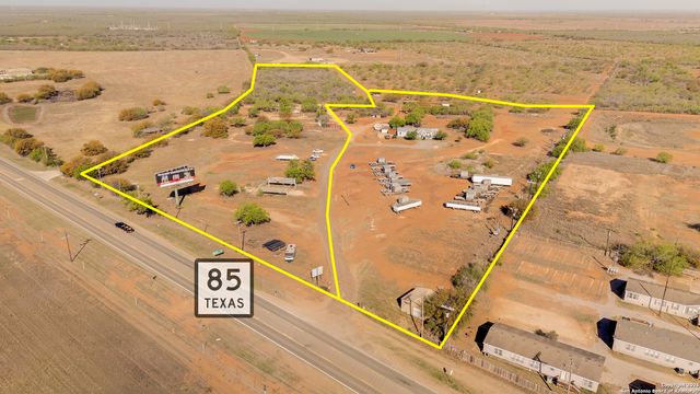 1160 HWY 85 W, Dilley, TX 78017