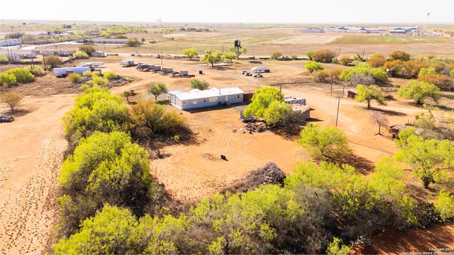 1160 HWY 85 W, Dilley, TX 78017