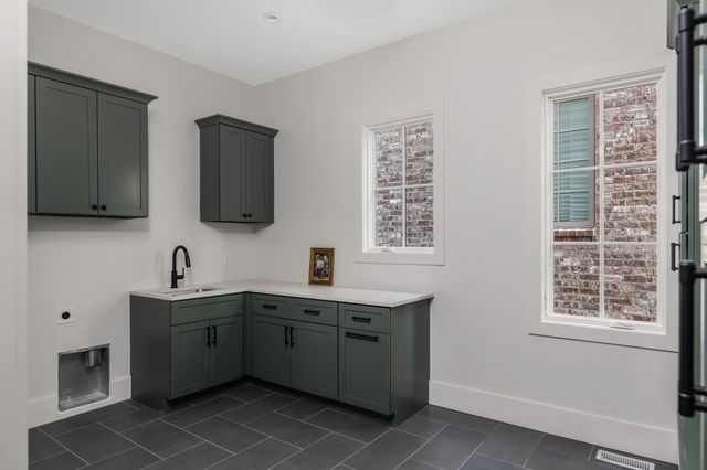 1133 Lipscomb Dr, Nashville, TN 37204