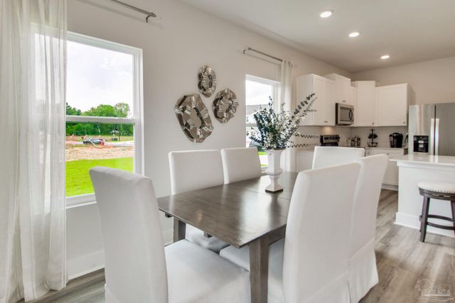 3996 Pendragon Cir, Milton, FL 32583