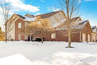 4869 S Forest Ridge DRIVE #17, New Berlin, WI 53151