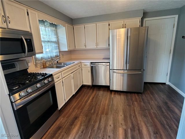 6030 Hann Avenue NW, Canal Fulton, OH 44614