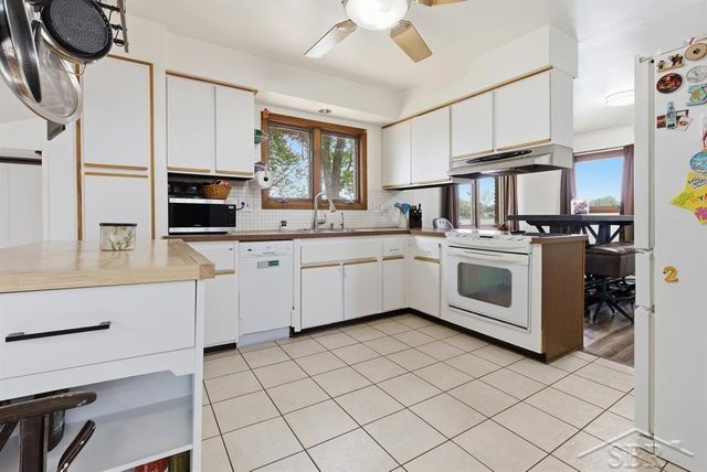 2915 W Walton Boulevard, Waterford, MI 48329