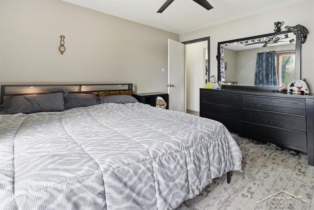 2915 W Walton Boulevard, Waterford, MI 48329