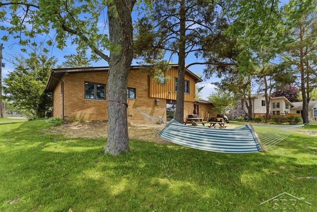 2915 W Walton Boulevard, Waterford, MI 48329