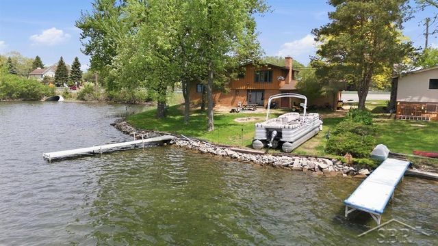 2915 W Walton Boulevard, Waterford, MI 48329