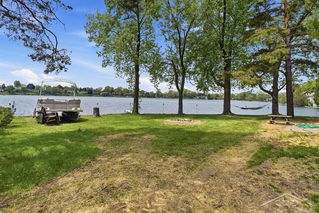2915 W Walton Boulevard, Waterford, MI 48329