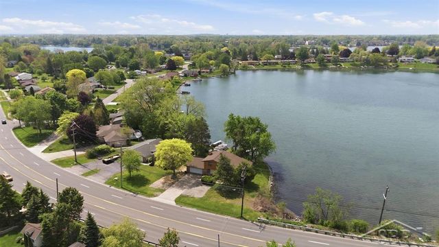 2915 W Walton Boulevard, Waterford, MI 48329