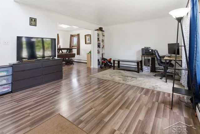 2915 W Walton Boulevard, Waterford, MI 48329