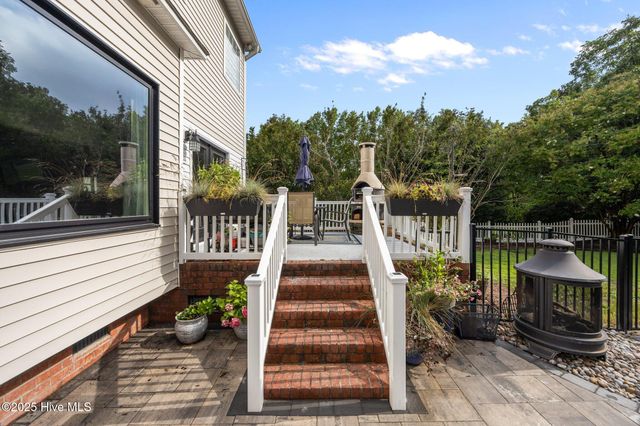 2221 Greaves Court, Winterville, NC 28590