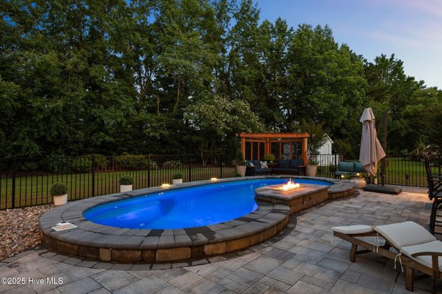 2221 Greaves Court, Winterville, NC 28590