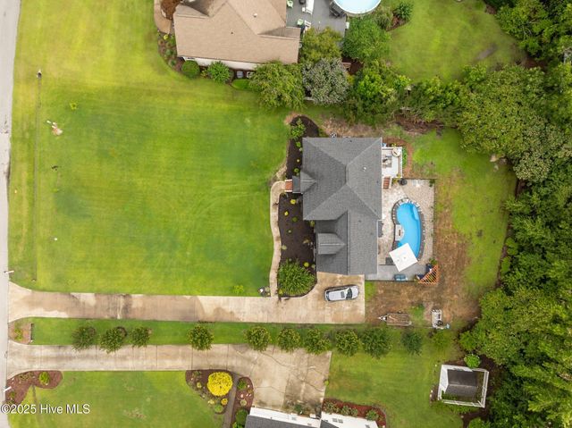 2221 Greaves Court, Winterville, NC 28590