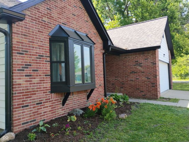 6706 Oak Lake Drive, Indianapolis, IN 46214
