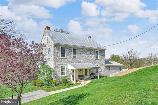 1107 WILLIAM PENN BLVD, Womelsdorf, PA 19567