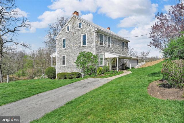 1107 WILLIAM PENN BLVD, Womelsdorf, PA 19567