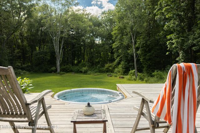 658 Glasco Turnpike, Saugerties, NY 12477