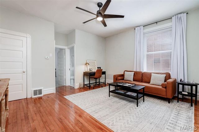 4271 Botanical Avenue, St Louis, MO 63110