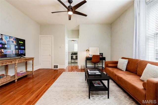 4271 Botanical Avenue, St Louis, MO 63110