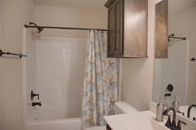 9604 Bexhill Drive, Yukon, OK 73099