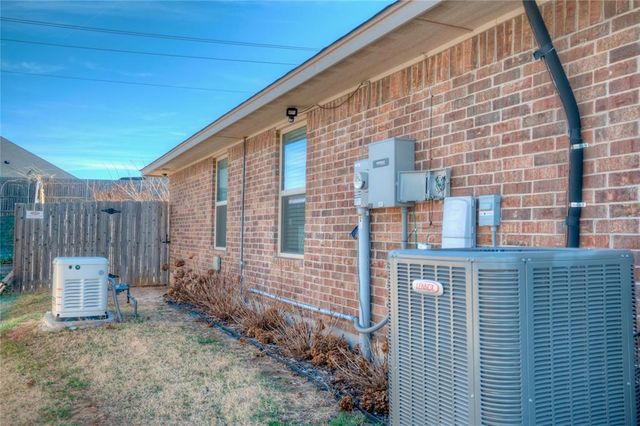 9604 Bexhill Drive, Yukon, OK 73099