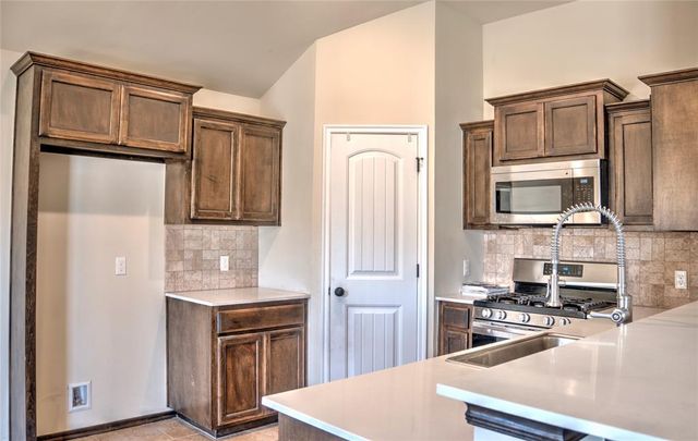 9604 Bexhill Drive, Yukon, OK 73099